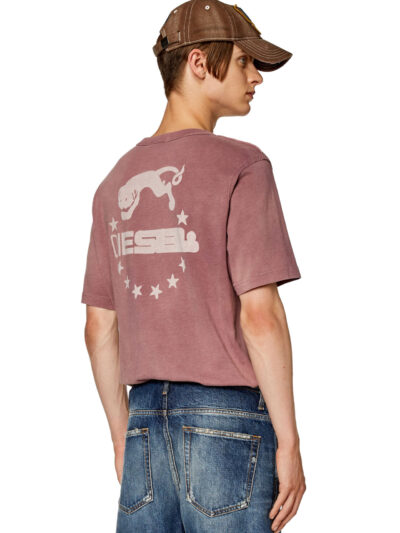 חולצת טי, שרוולים קצרים, צבע בורדו, בד כותנה אורגנית רכה ופוליאסטר, מראה דהוי, הדפס לוגו ופנתר על הגב