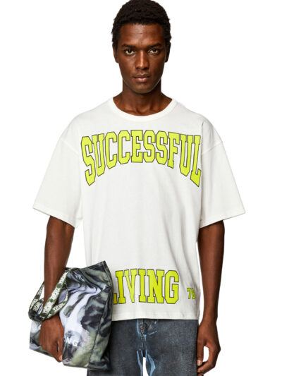 חולצת טי, צבע לבן, שרוולים קצרים, הדפס אותיות לוגו גדולות