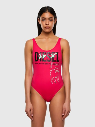 בגד ים שלם Diesel For Successful Living, גב קלאסי פתוח, הדפס חתול גרפיטי והמילה Roar, צבע ורוד בוהק