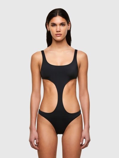 בגד ים שלם, ניילון סטרץ’, עמיד לכלור/קרם/UV, הדפס קטן בגב, צבע שחור