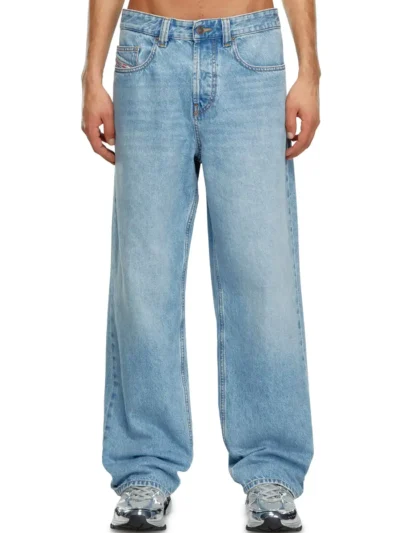 ג׳ינס, צבע כחול, גזרה רחבה וישרה, מפשעה משוחררת