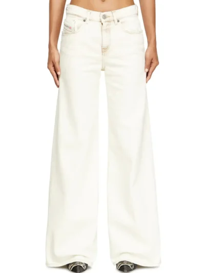 ג׳ינס, צבע לבן, off white, גזרה צרה במותניים ומתרחבת ברגליים